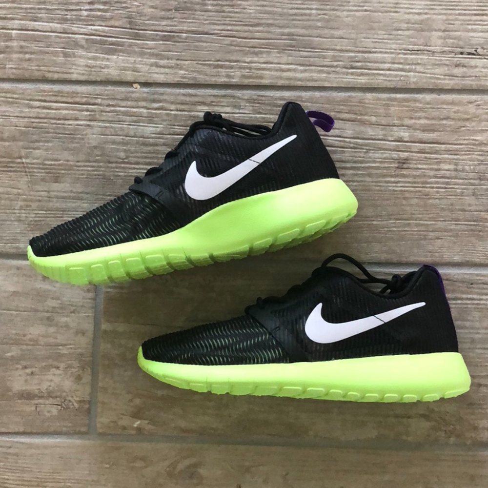 NWOB NIKE Rosherun Flight weight - Picture 2 of 7